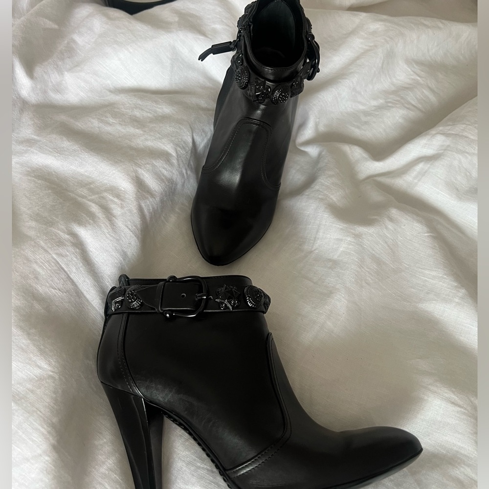 Very nice Burberry boots